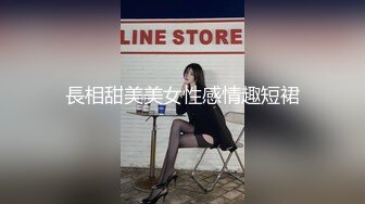 光头老哥在沙发上跟女朋友做爱