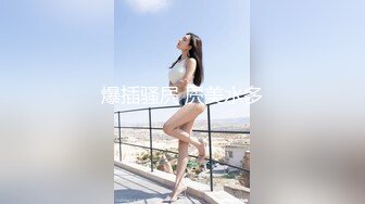 18清纯小妹妹独自在家床上自慰，脱掉内裤展示无毛肥穴，掰穴特写假屌摩擦，翘起圆润屁股后入，娇喘呻吟诱惑