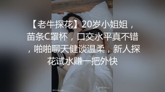 很有感觉的小少妇露脸让小哥揉着骚奶子跟狼友撩骚，掰开逼逼看特写深喉大鸡巴，多体位无套蹂躏抽插口爆吞精