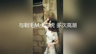 写字楼女厕公主裙太阳镜闷骚靓妞锁骨上纹身和狭窄穴缝真想摸摸