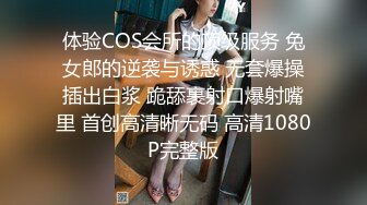 玲珑小巧，性欲极强！【唐婉】假JJ 瓶子 黄瓜，各种道具，插到喷，明明可以靠颜值，非要拼技术 (4)