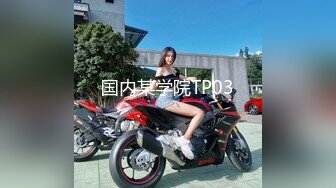 商场女厕偷拍 粉吊带白高跟风骚艳妇阴唇外翻随时等着插入