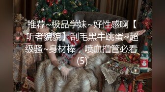 有肉又骚的妹子清凉白色内衣都被奶子撑爆了坚挺乳头聊骚就起性了摸逼大秀勾引狼友来啊玩我奶子操我逼