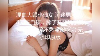 《专攻足疗按摩店》胖哥性欲旺盛逛了4家店边服务边聊谈成后就搞撸了2次干了2炮肏的太猛把套子留逼里了