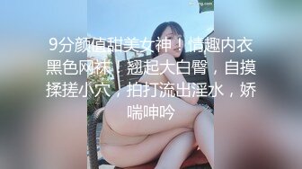 电信营业厅里的骚逼女客服，上班期间自慰骚逼后面还有个小哥哥真鸡巴骚，饮水泛滥跑到厕所各种抽插骚逼呻吟