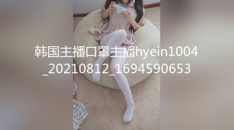 豹纹内裤极品无毛一线天馒头逼贫乳妹纸，厕所掰开粉穴尿尿，拨开内裤按摩器震动，没几下就搞得高潮出水