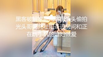 2020十一月最新流出商场女厕全景后拍几个美女尿尿有个妹子发现有人偷拍大叫一声谁啊