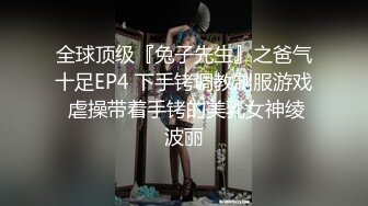 商业街一路跟踪抄底多位极品高跟美少妇各种极品骚内让人目不暇接 (1)