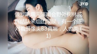 兔唇美少妇露脸黑丝道具插穴，黄瓜插穴白浆全部流出，骚的很