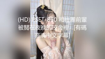 大师ChinaJoy展会CD系列美女模特裙底风光，灰色套装美女丁字裤也是灰色的