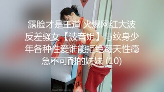 商场女厕全景偷拍美女服务员的极品小黑鲍