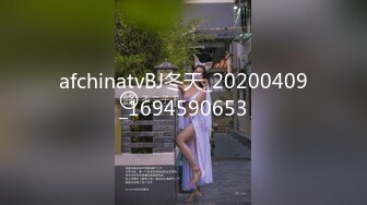 《贵在真实极限偸拍》经常想像的终于实现了！温泉洗浴女宾换衣室洗浴室内部真实曝光，专挑年轻身材好有料的拍，看硬了4K无损