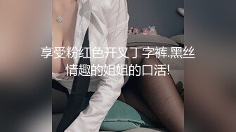 黑丝小少妇露脸镜头前直播大秀，开档的丝袜很诱惑摸着骚奶说着淫荡的话语跳弹自慰呻吟，给狼友看粉红的骚逼