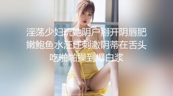 白衣时尚小姐姐约到酒店，既有御姐的靓丽又有少妇的风情，身材不错 高挑软软美腿，情趣套装翘着屁股猛操