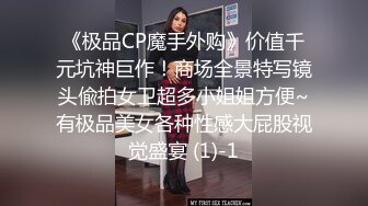 成熟妩媚伪娘 下雨天待在车里，格外的宁静，此时自慰妖棒，是如此的惬意，射了完美落幕！