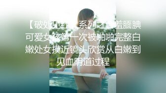 漂亮熟女人妻 被四个健壮黑祖宗的超大肉棒 操的三洞全开 娇小的身材跟玩似的 爽的快要上天了