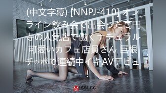 给朋友ktv庆祝生日，去厕所撒泡尿。听到隔壁有动静上来看看，我去果然有不一样的风景，妹子饥渴难耐拉着